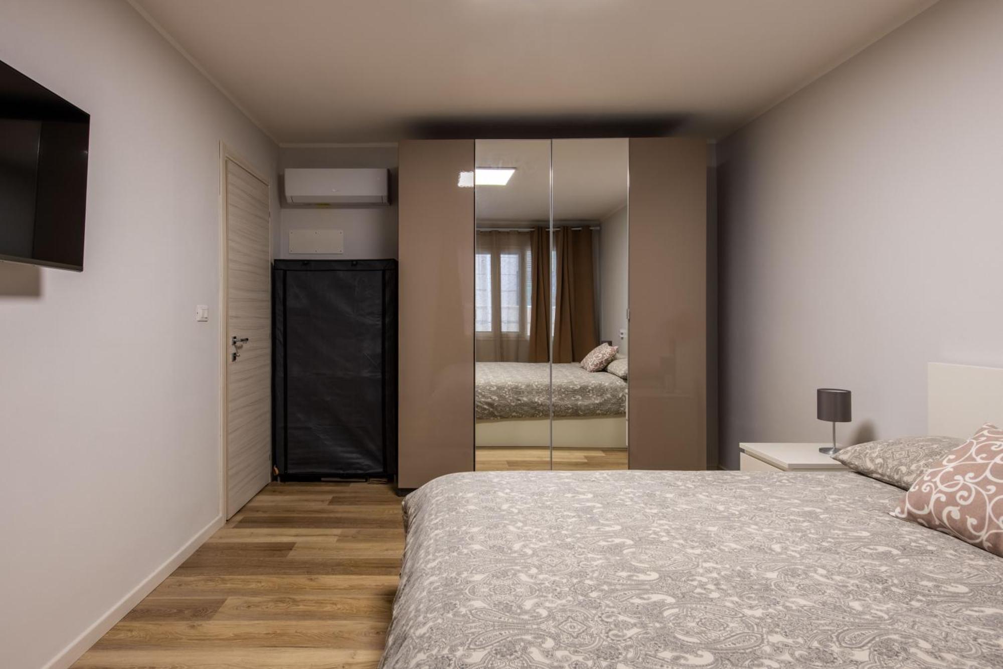 Villareale Flat - Palermo City Center Free Parking Buitenkant foto