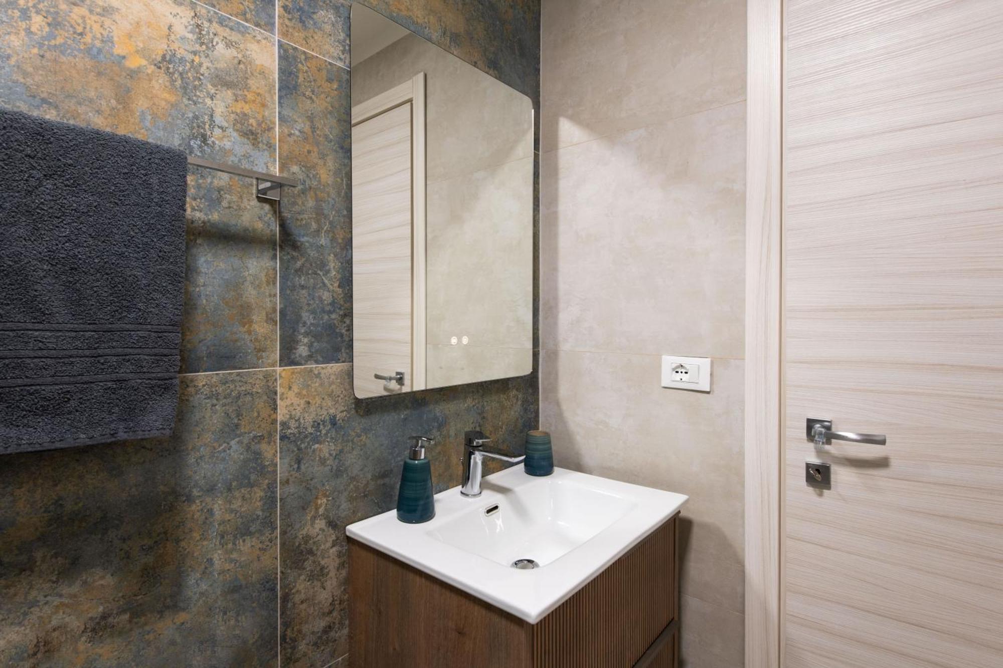 Villareale Flat - Palermo City Center Free Parking Buitenkant foto